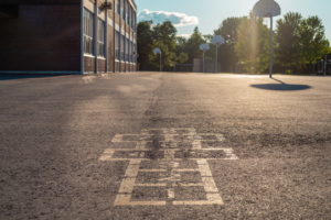 hinkelpad op een schoolplein